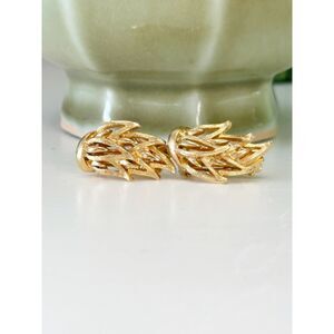 Vintage Earrings Gold Tone Clip On Leaf Flame Shaped